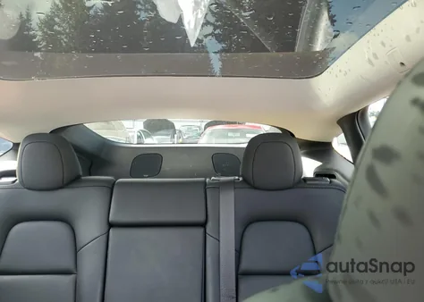 2025 Tesla Model Y z USA, uszkodzony, nr VIN 7SAYGDEE9SF244389